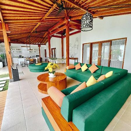 Villa Orked 3 With Family Room Seminyak Bagian luar foto