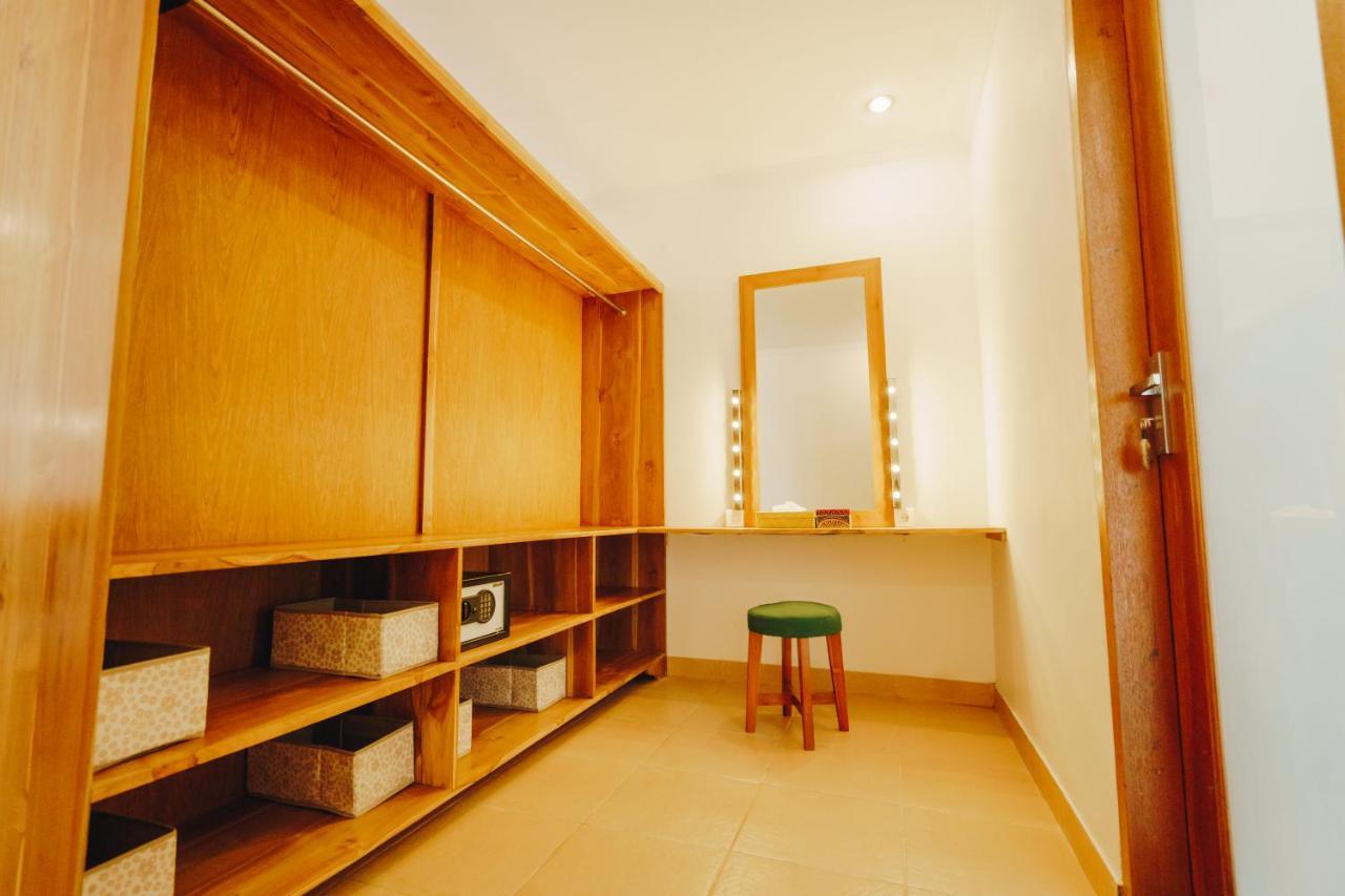 Villa Orked 3 With Family Room Seminyak Bagian luar foto