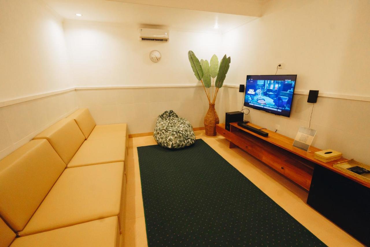 Villa Orked 3 With Family Room Seminyak Bagian luar foto