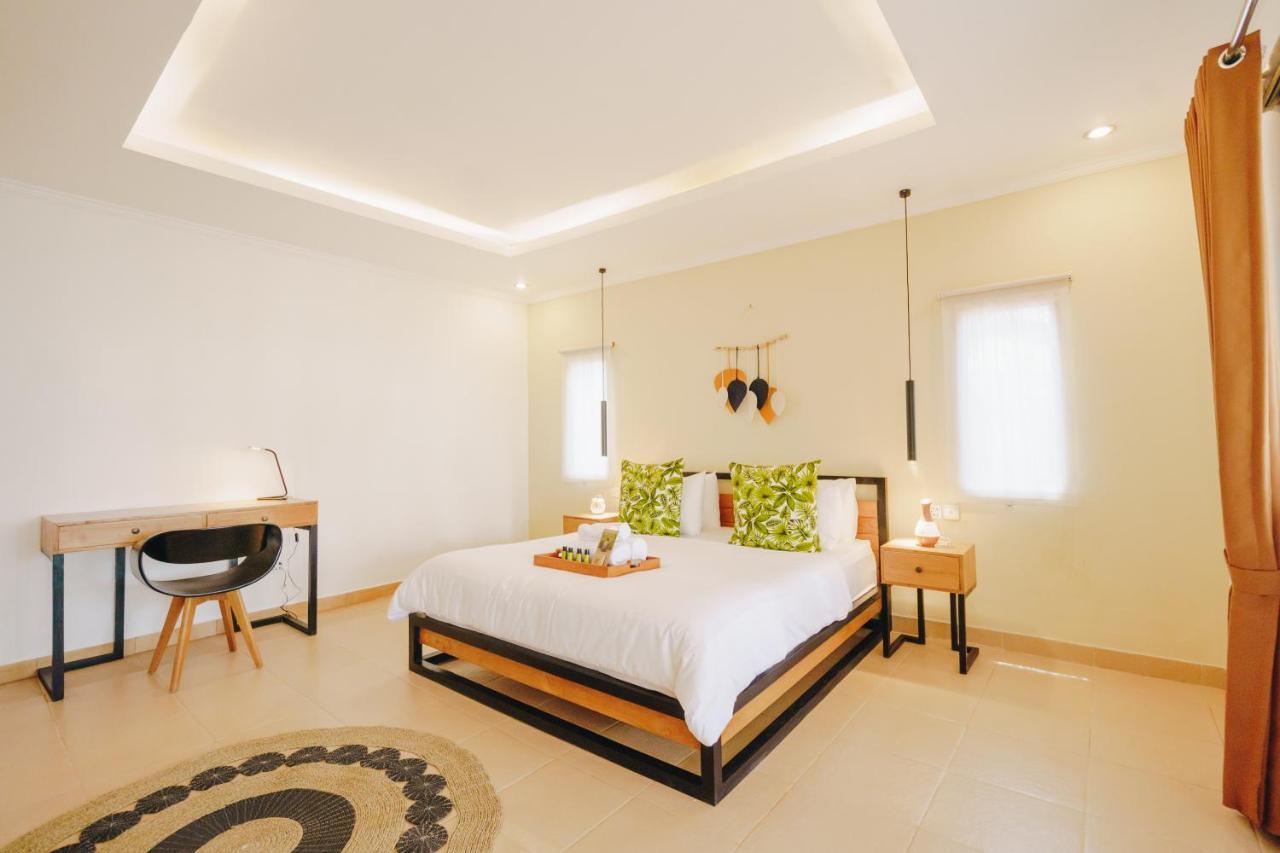 Villa Orked 3 With Family Room Seminyak Bagian luar foto