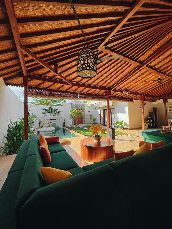 Villa Orked 3 With Family Room Seminyak Bagian luar foto