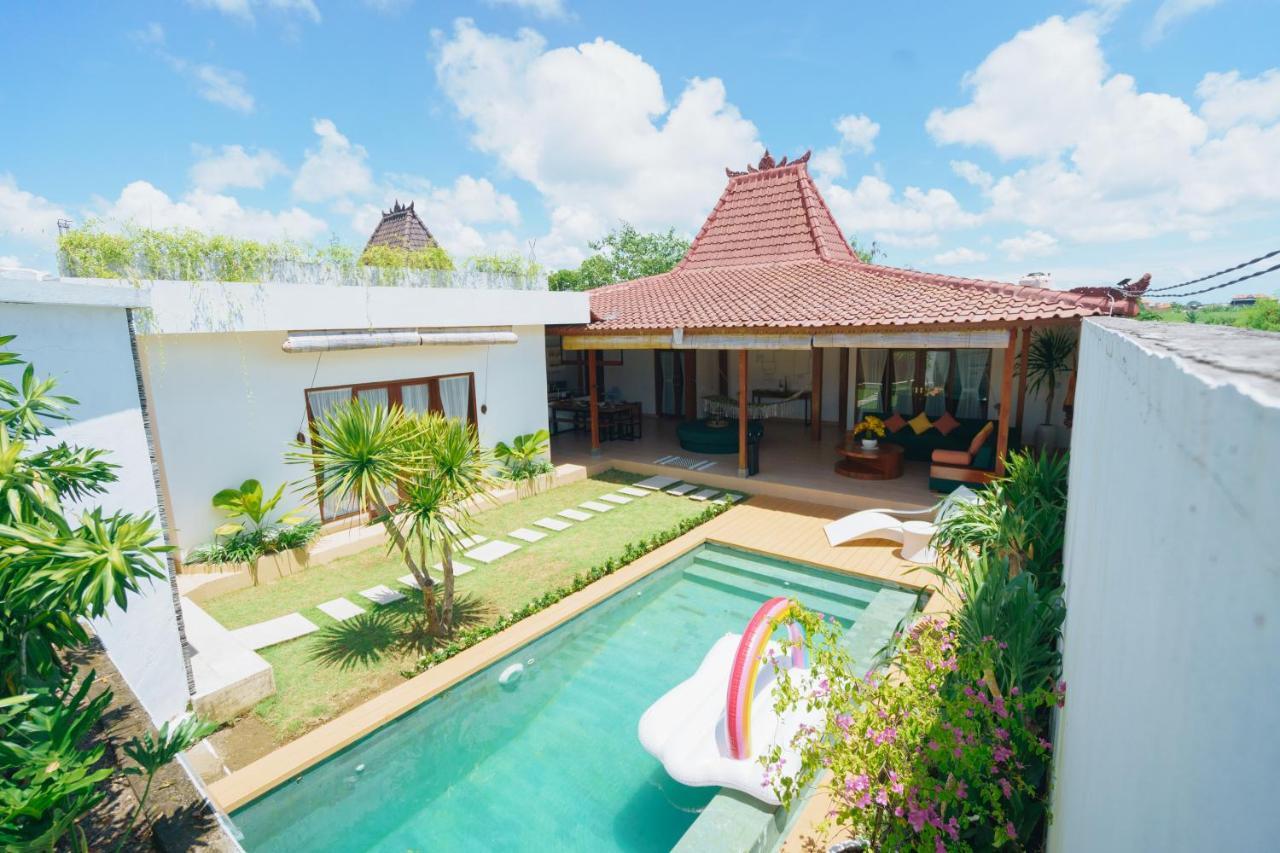 Villa Orked 3 With Family Room Seminyak Bagian luar foto