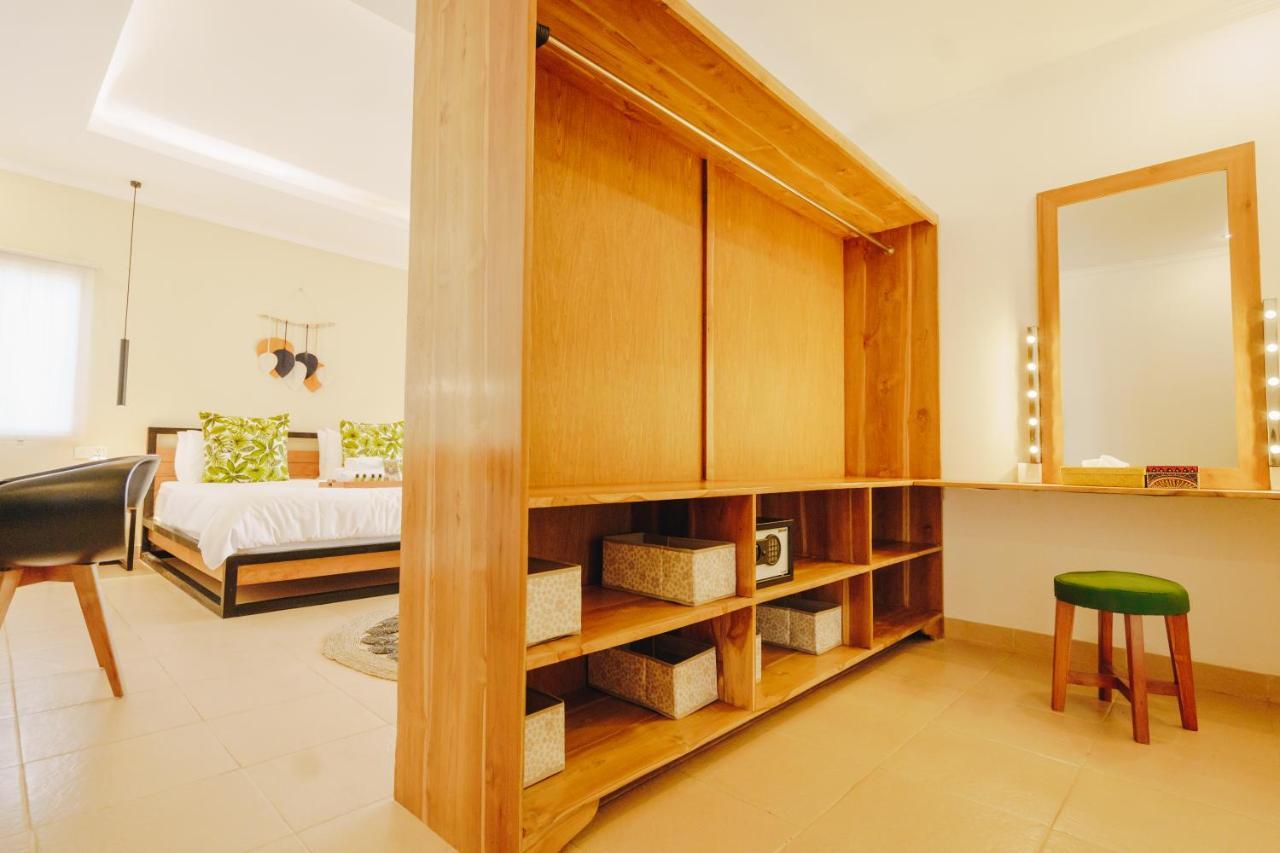 Villa Orked 3 With Family Room Seminyak Bagian luar foto